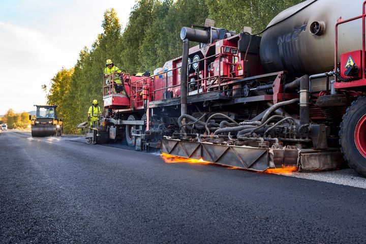 Trafikverkets mål är att återta den underhållsskuld som byggts upp under lång tid och successivt återställa standarden på Sveriges vägar.
