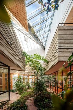 Atrium i Campus Tensta, Stockholm. Arkitekt: Tengbomgruppen