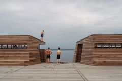 Badhuset i Framnäs Strandpark i Lidköping. Arkitekt: Sydväst Arkitektur och Landskap samt Liljewall Arkitekter.