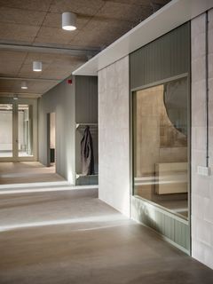 Marge Arkitekter har skapat flexibla kontorsytor och nya rum i det gamla spannmålsmagasinet.