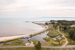 Framnäs strandpark har kommit till genom ett storslaget grepp, som krävt bland annat flytt av småbåtshamnen.
