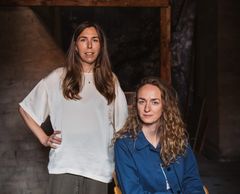 Författarna bakom boken om att göra ett urgammalt hantverk angeläget för vår tid är delägarna i Fabel arkitektur: arkitekterna SAR/MSA Sofie Campanello och Catharina Dahl Palmér.