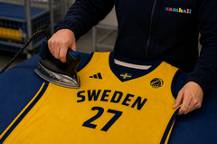 Samhall ny officiell tvättpartner till Svenska Basketbollförbundet. Bilden är AI-genererad.