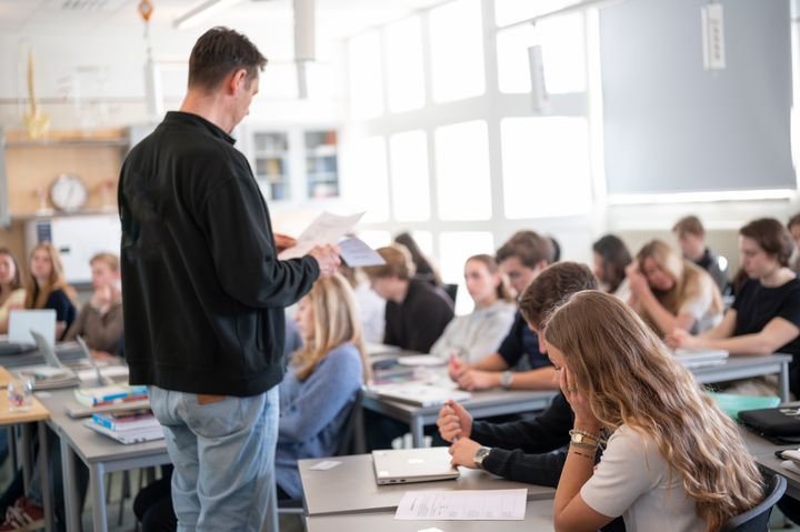 Skolverket har på uppdrag av regeringen kartlagt den garanterade undervisningstiden i gymnasieskolan.