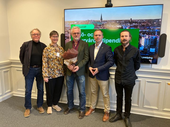 Några av stipendiaterna från SPIRA-nätverket medverkade på en pressträff och presenterades av Stefan Erikson (M), kommunalråd och ordförande i samhällsbyggnadsnämnden (näst längst till höger i bild). Från vänster syns Anders Lindkvist, Jessica Steje, Anders Carlsson, Stefan Erikson (M) och Marek Rolonec.