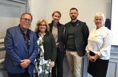 Från vänster Thomas Lidberg (S), kommunstyrelsens ordförande Åtvidabergs kommun, Birgitta Gunnarsson (C), 1:e vice ordförande i kommunstyrelsen Mjölby kommun, Katharina Segerstéen (M), kommunstyrelsens ordförande Kinda kommun, Mark Henriksson (M), kommunstyrelsens ordförande Motala kommun, Kristina Edlund (S), kommunstyrelsens ordförande Linköpings kommun.