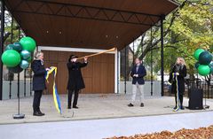 Invigning av den ombyggda scenen.